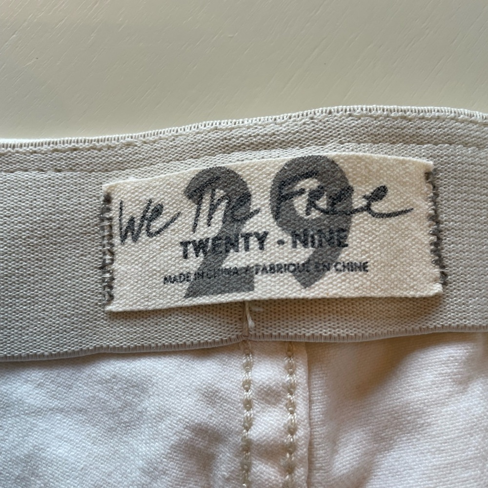 WE THE FREE PEOPLE ! Pull on and stretchy ! White Flared Pants - Size 29 - GUC - Picture 7 of 9
